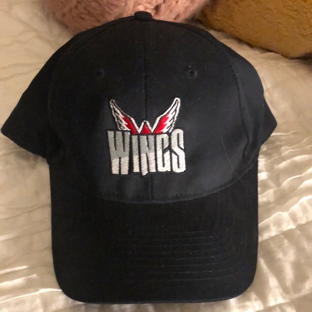 Wings hockey hat-never worn-adjustable